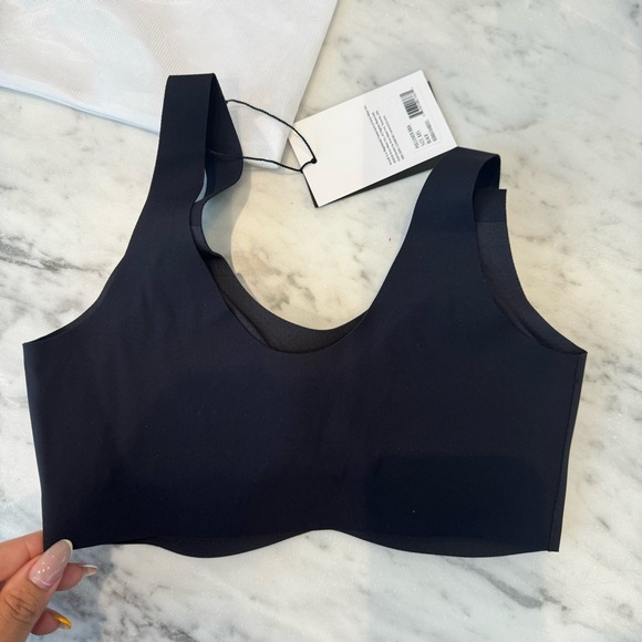 Knix Pullover Size XXS in Color black Style Code KXBRA104 with Zip Travel pouch - Picture 3 of 5